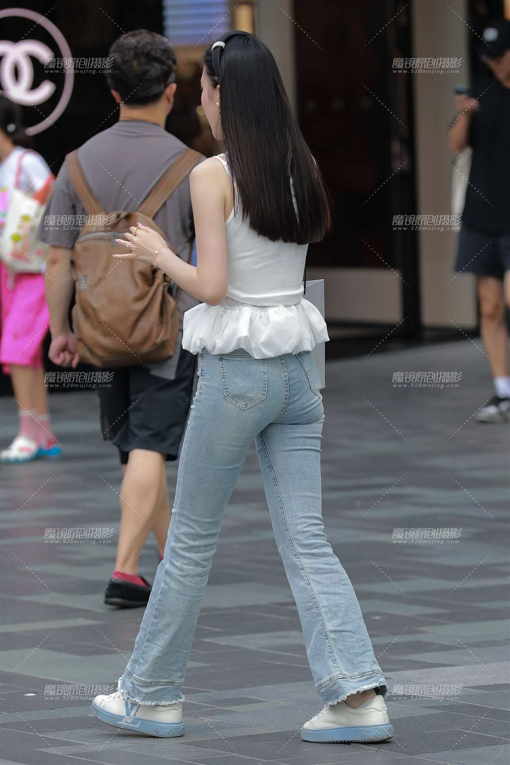 图片[4]-浅蓝牛仔裤美女-街拍流行馆