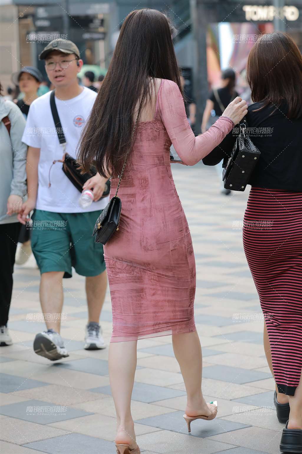 图片[2]-紧身包臀裙美女-街拍流行馆