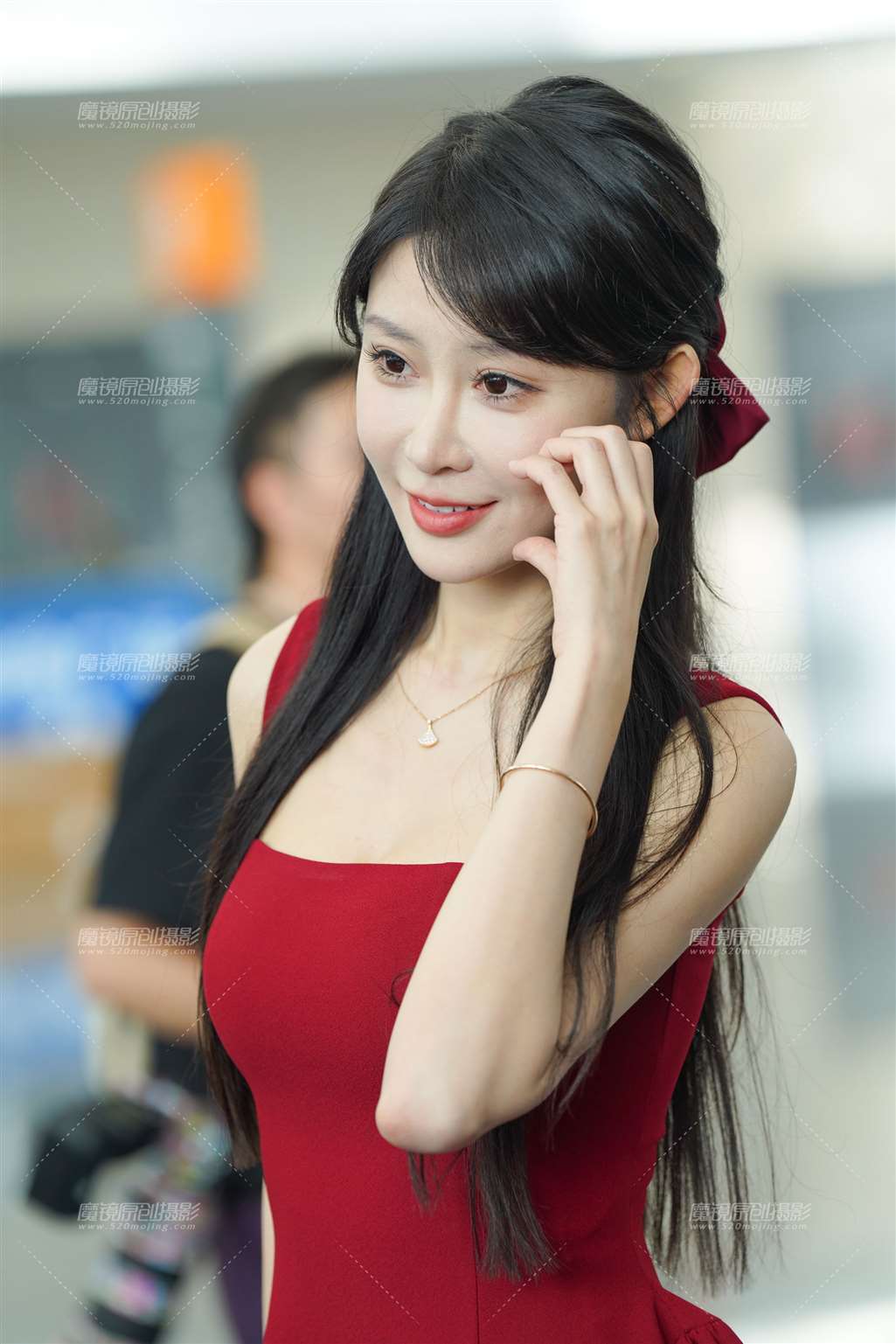 图片[2]-甜美红裙-街拍流行馆