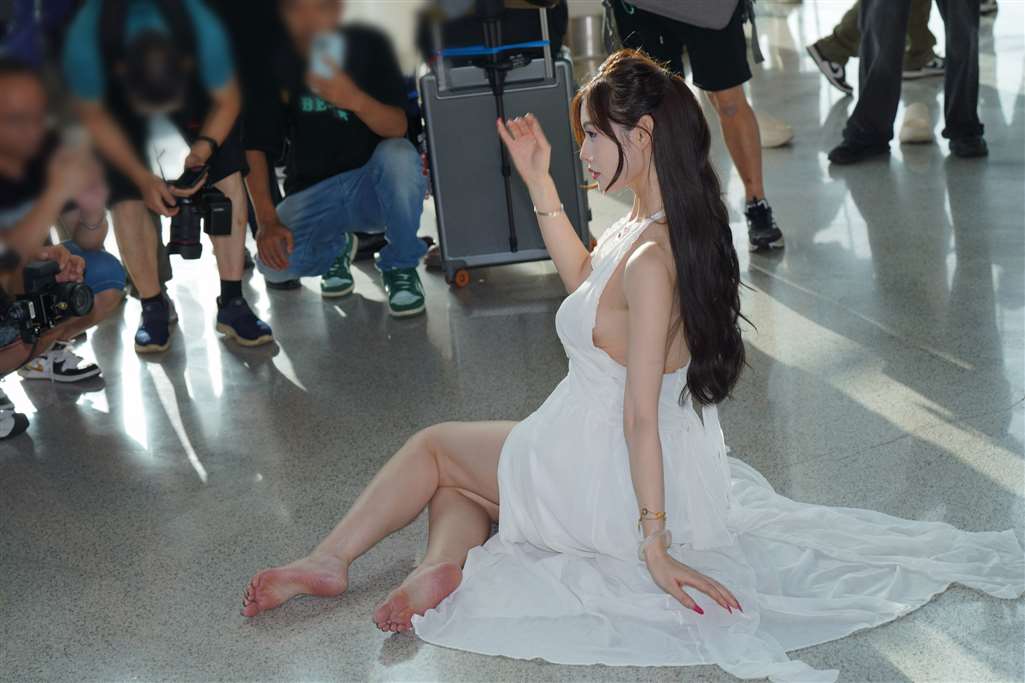 图片[3]-一袭白裙 凡尘精灵-街拍流行馆