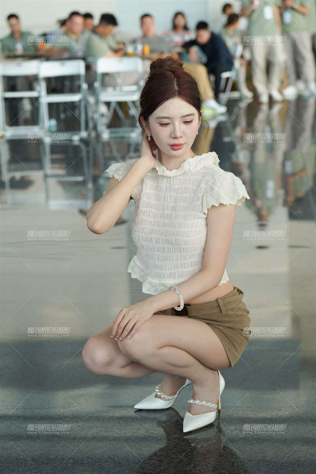 图片[3]-卡其短裙美腿-街拍流行馆