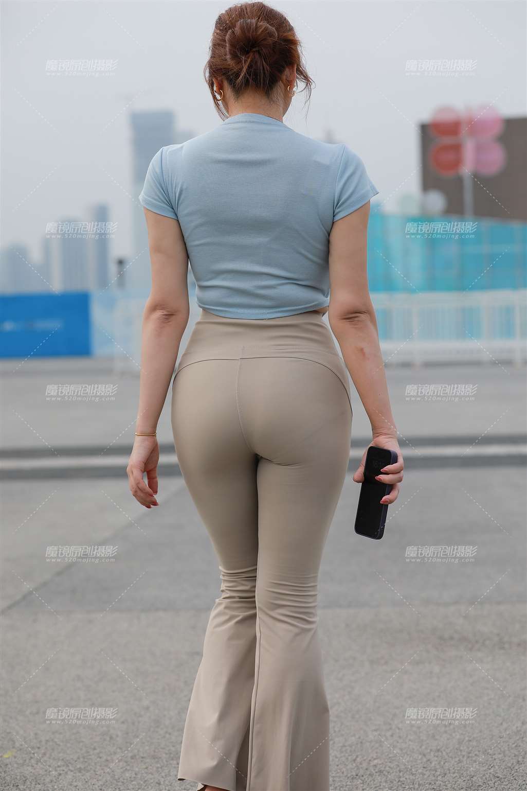 图片[2]-丰韵瑜伽裤美女-流行馆