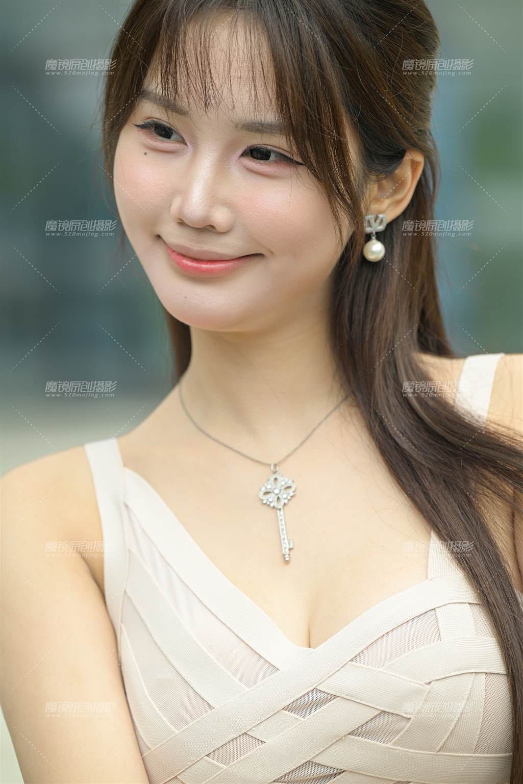 图片[2]-美腿小思佳-街拍流行馆