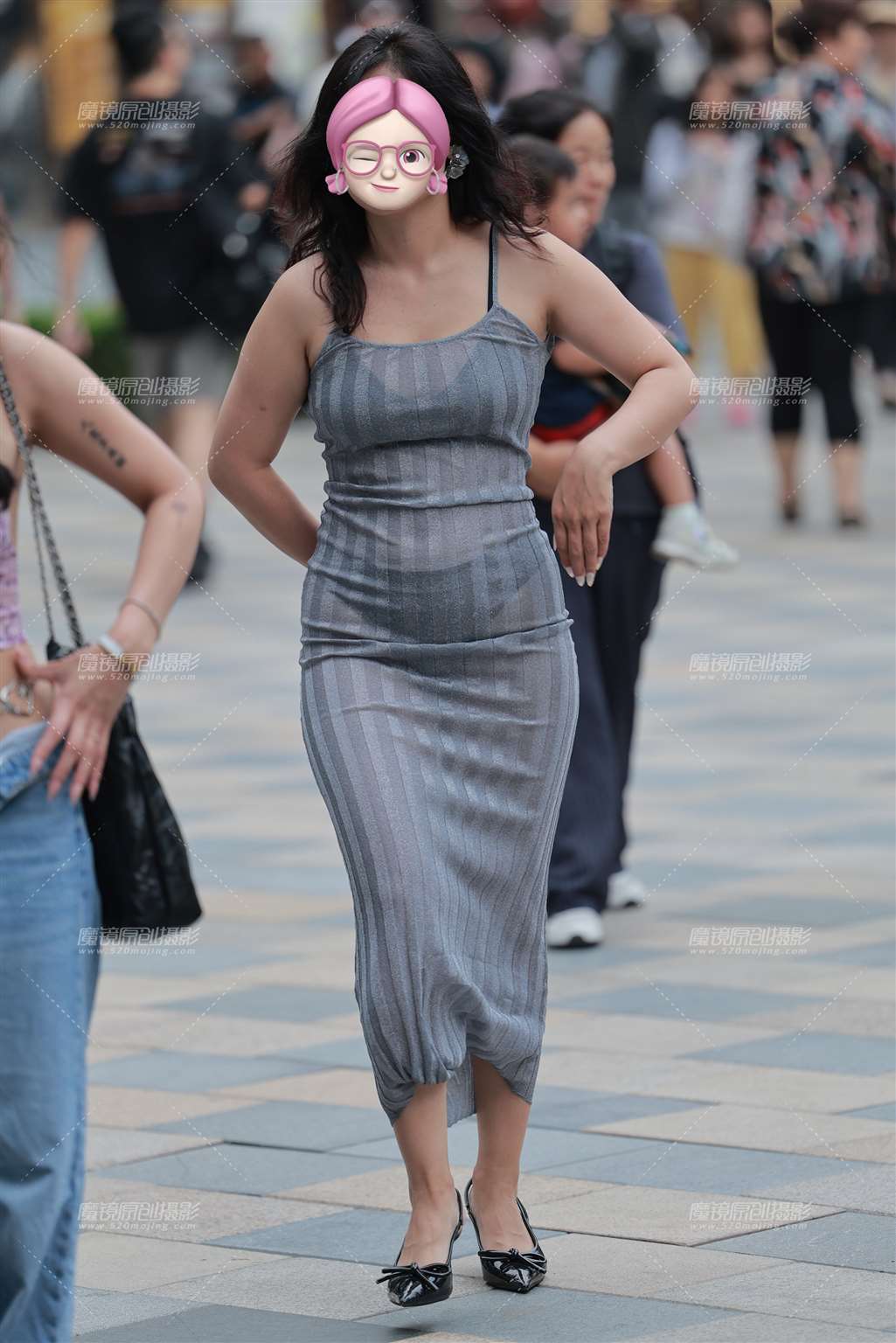 图片[1]-性感灰色包臀裙-街拍流行馆