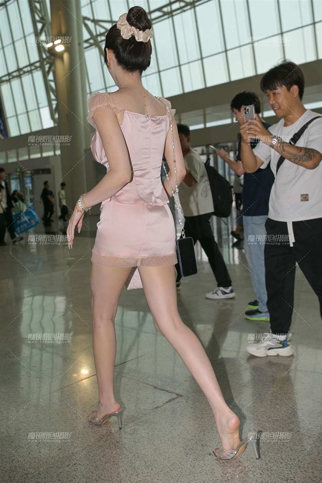 图片[2]-追拍面试美女-街拍流行馆