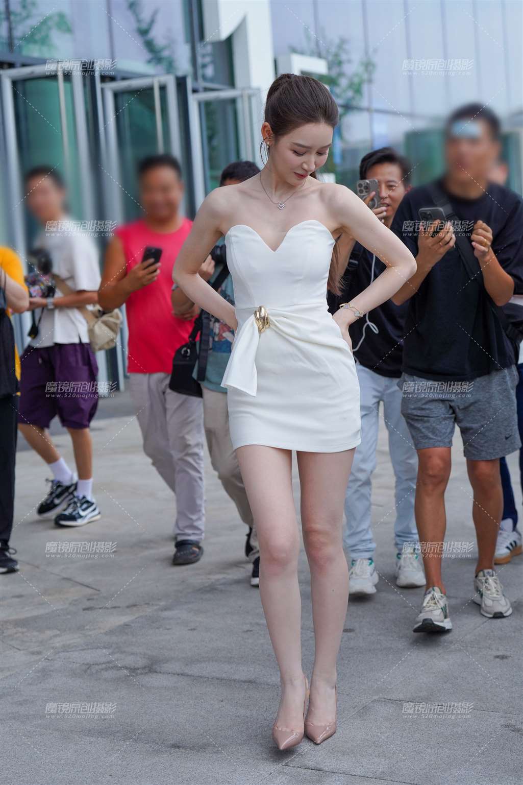 图片[3]-一袭白裙 优雅气质-街拍流行馆