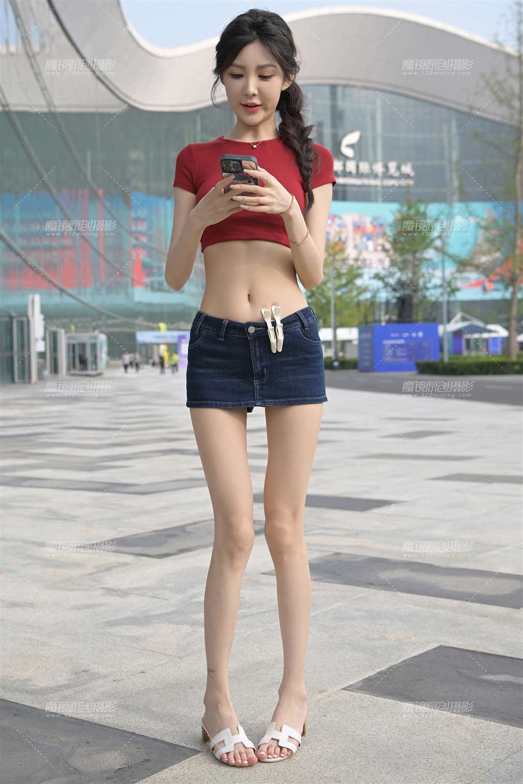 图片[1]-热裤超长美腿-街拍流行馆