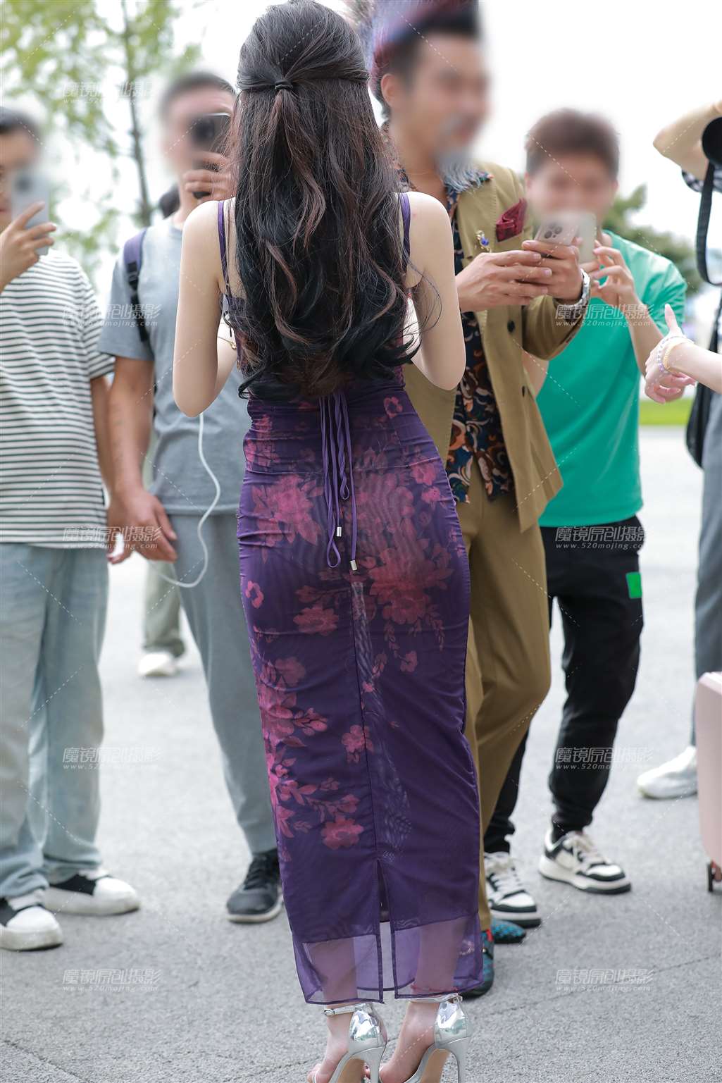 图片[5]-紫色包臀裙美女-街拍流行馆