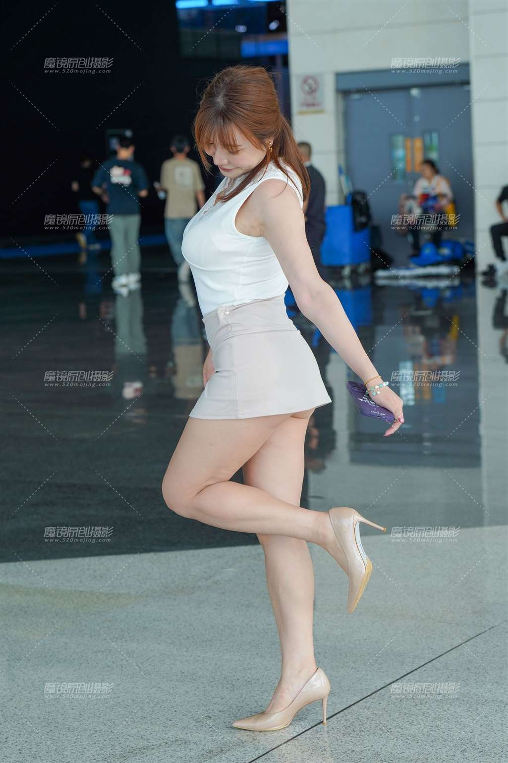 图片[1]-短裙美腿-街拍流行馆