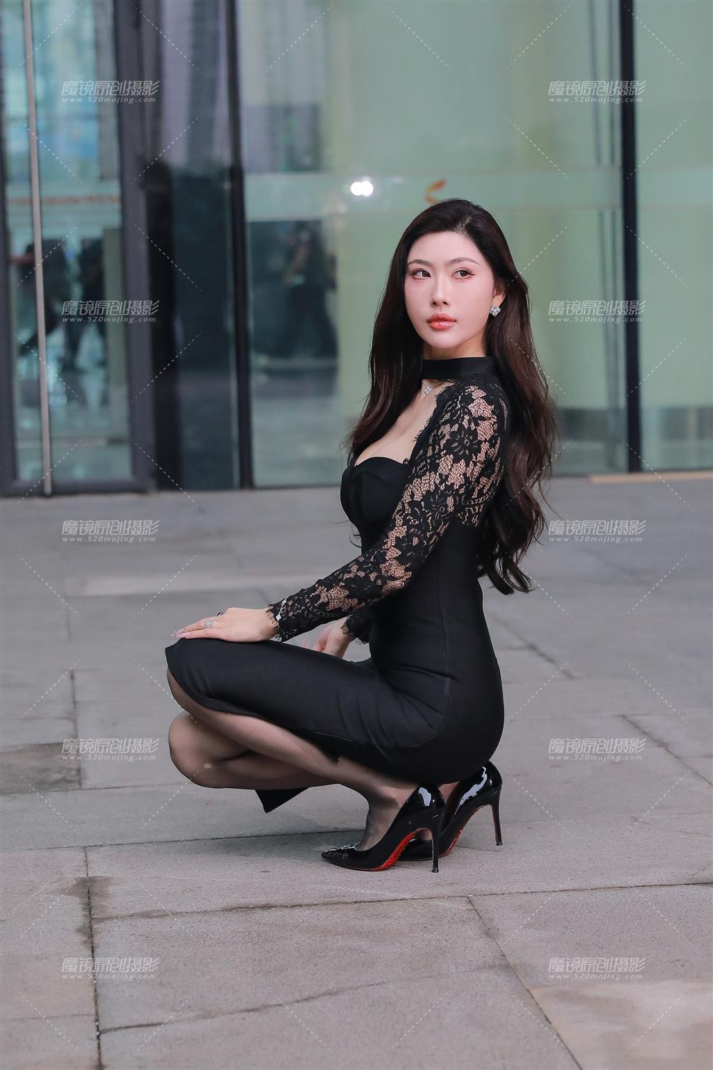 图片[2]-黑裙黑丝高跟美女-流行馆