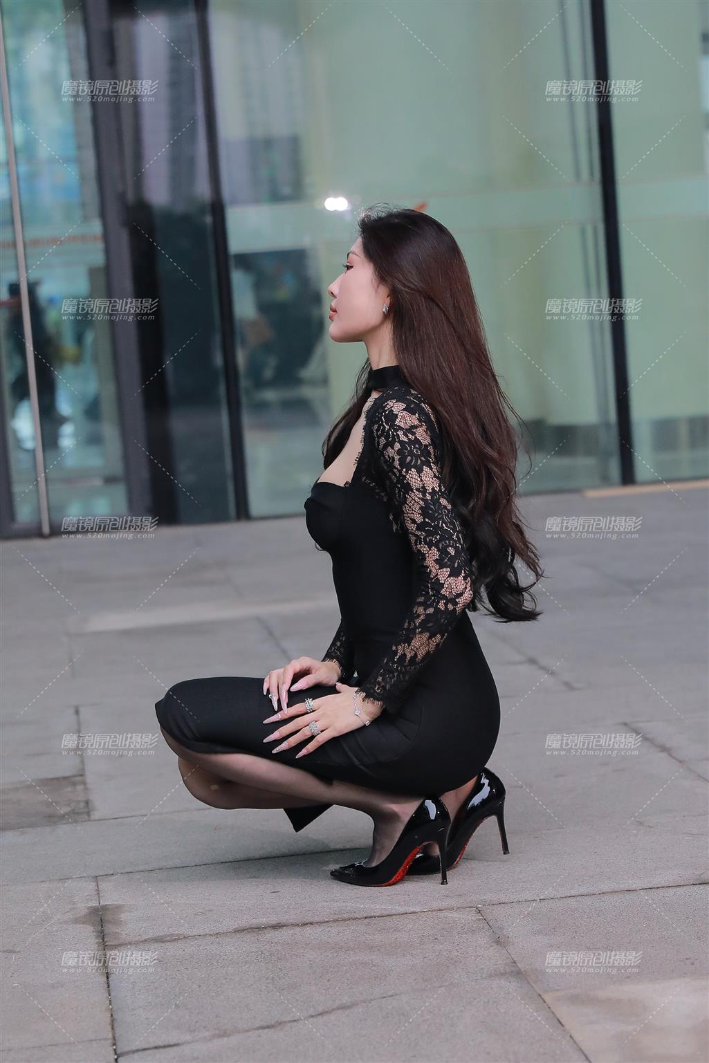 图片[4]-黑裙黑丝高跟美女-流行馆