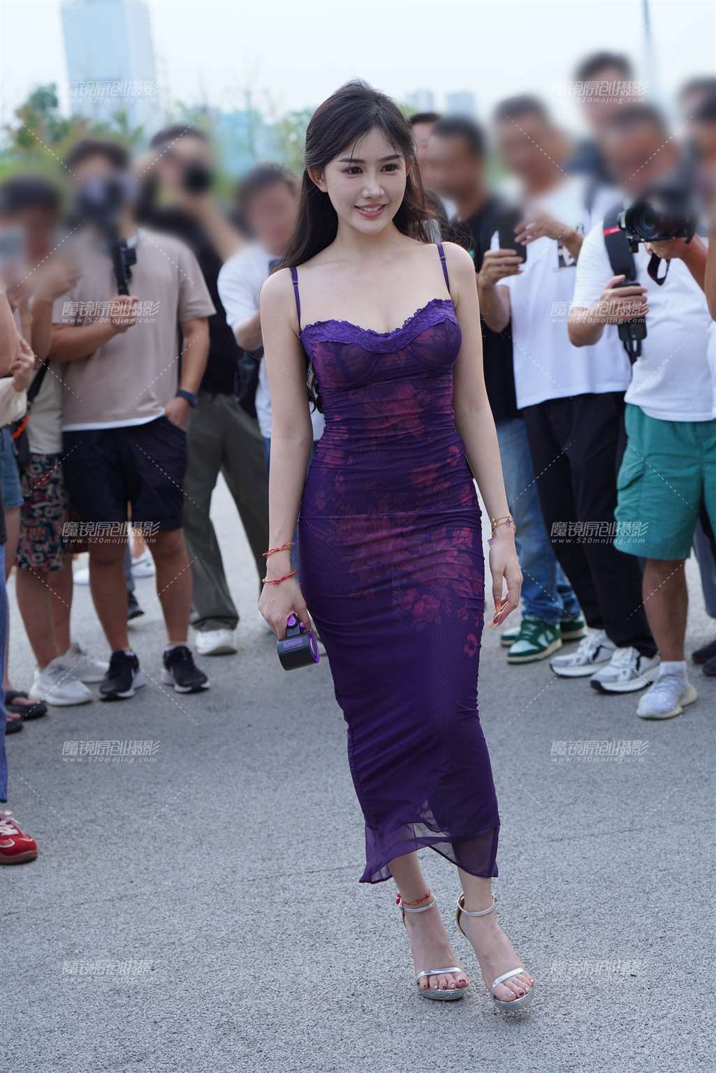 俏皮紫裙-街拍流行馆