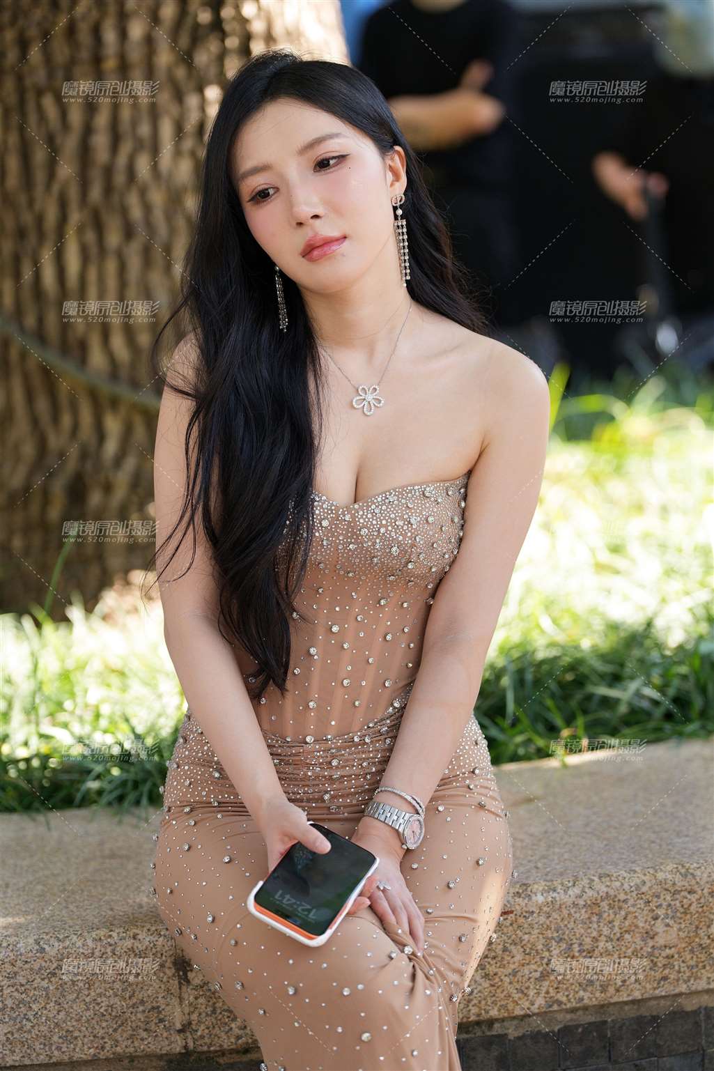 浅褐色晚礼服-街拍流行馆