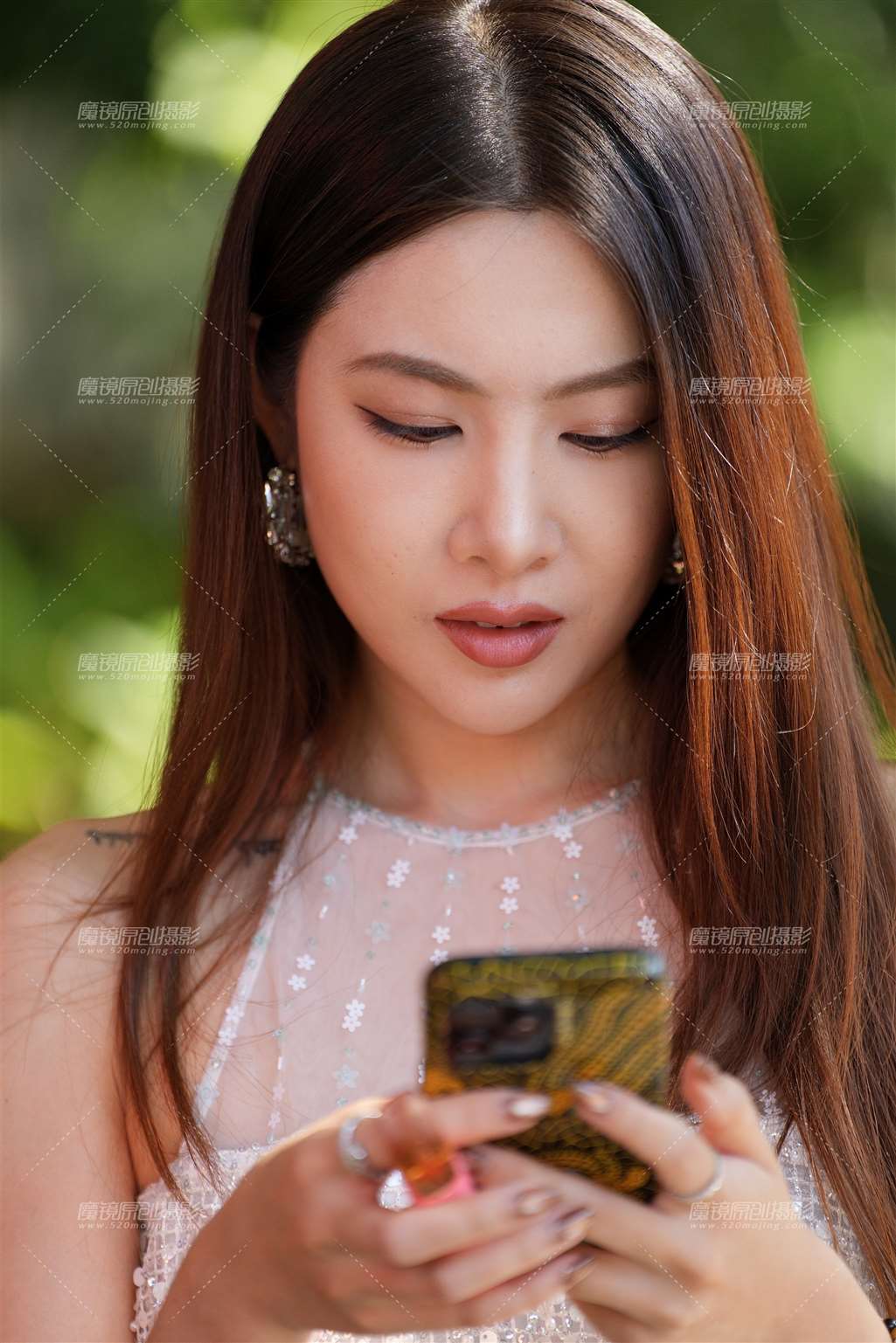 闪烁连衣短裙-街拍流行馆