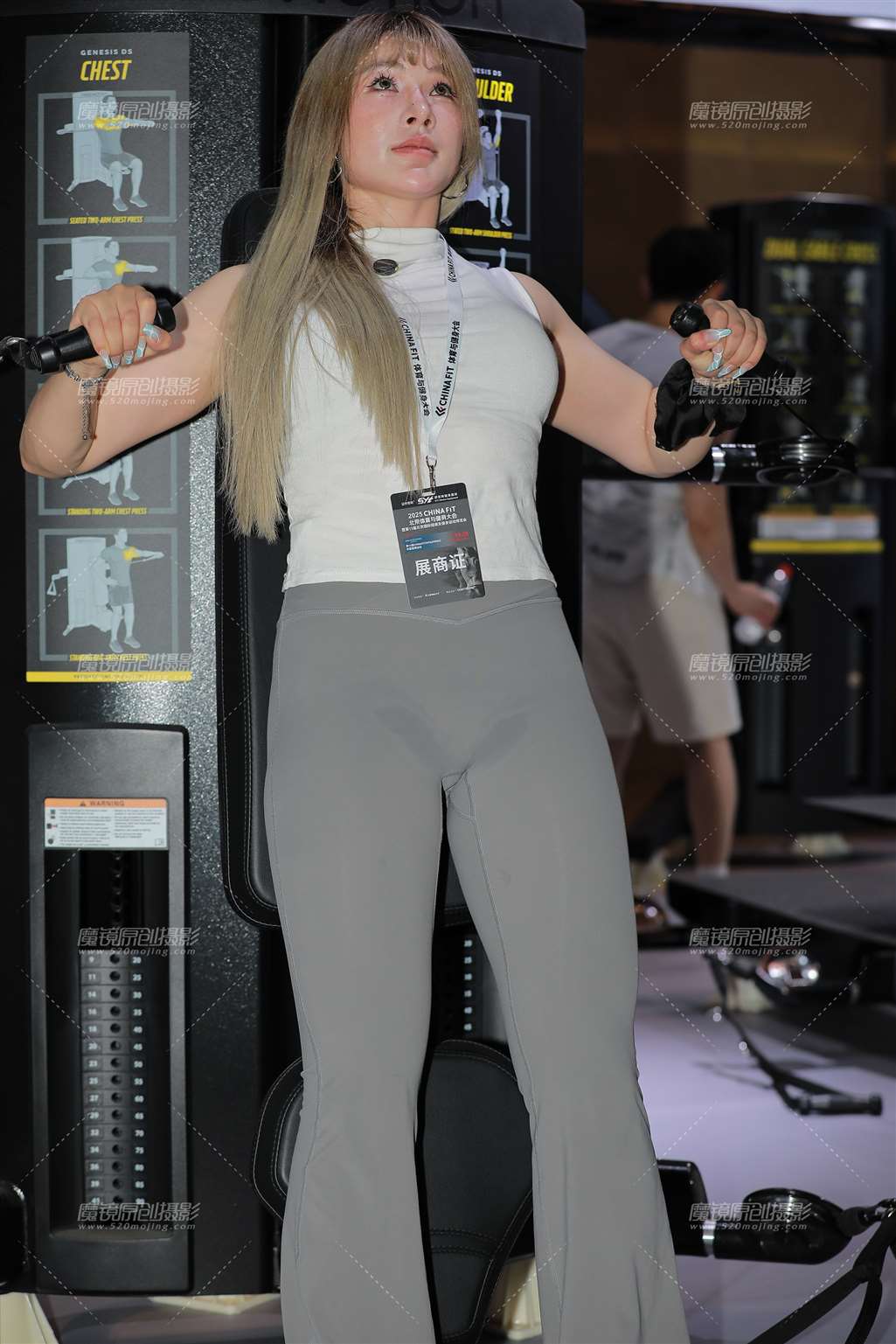 灰色瑜伽裤健身美女 31P-街拍流行馆