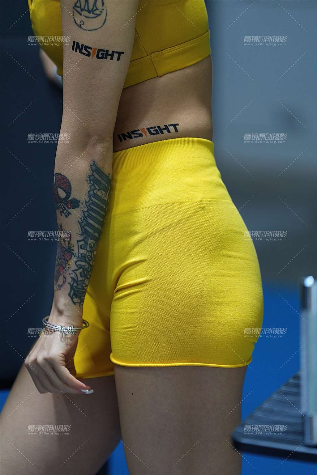 图片[4]-黄色紧身短裤 – 短发纹身 24P-流行馆