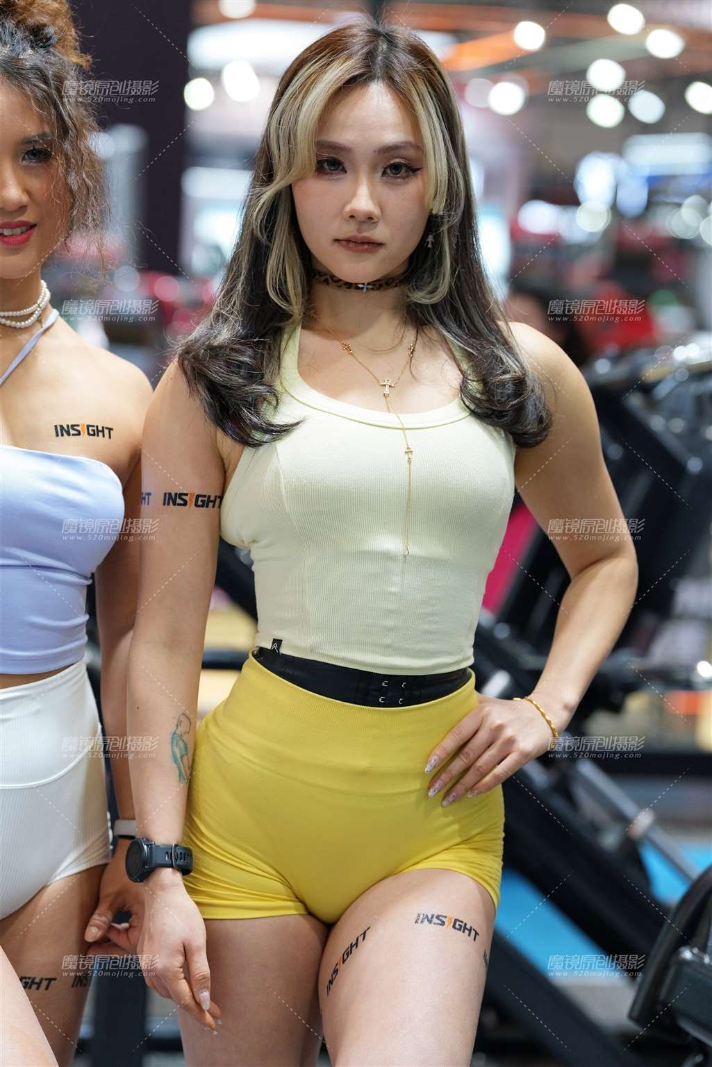 嫩黄色紧身短裤 – 靓丽活泼 37P-流行馆