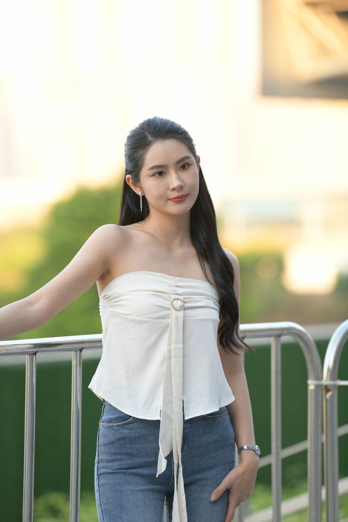牛仔裤高挑靓丽-街拍图满多
