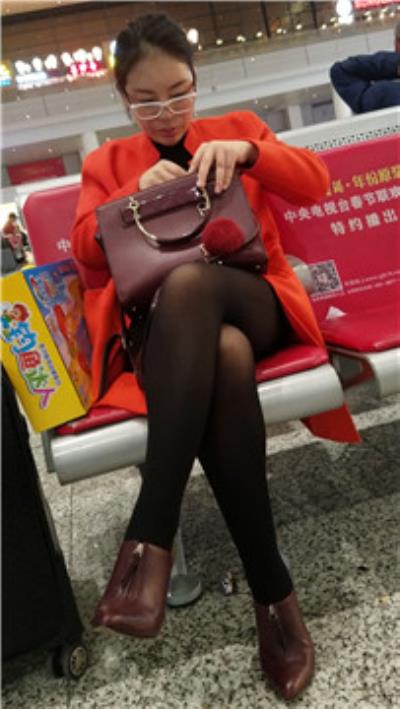 4k-车站候车室拍摄知性优雅名媛美女姐姐-图满多